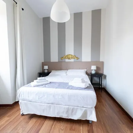 The Rent - Spacious Multi-room On Via Cavour Apartment