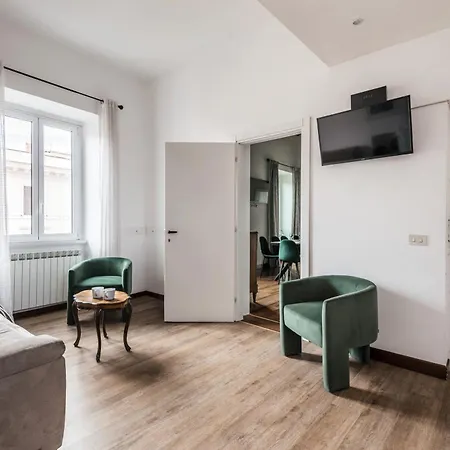 The Rent - Spacious Multi-room On Via Cavour Apartment