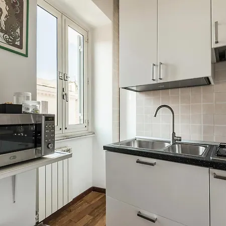 The Rent - Spacious Multi-room On Via Cavour Apartment *