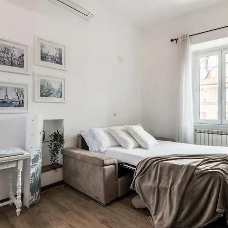 Apartment The Rent - Spacious Multi-room On Via Cavour *