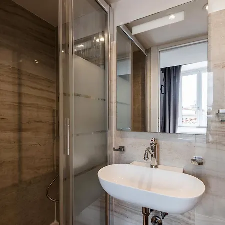 The Rent - Spacious Multi-room On Via Cavour Apartment Rome