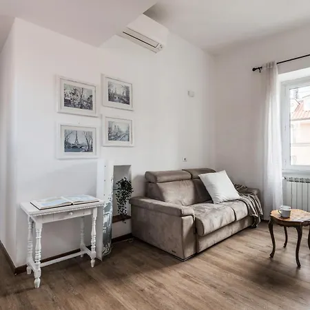 The Rent - Spacious Multi-room On Via Cavour Apartment Rome