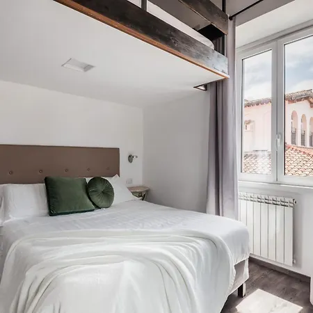 The Rent - Spacious Multi-room On Via Cavour Apartament