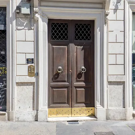 The Rent - Spacious Multi-room On Via Cavour Apartment Rome