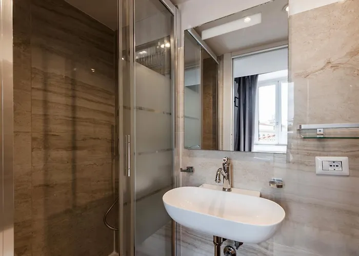 The Rent - Spacious Multi-room On Via Cavour Lägenhet Rom