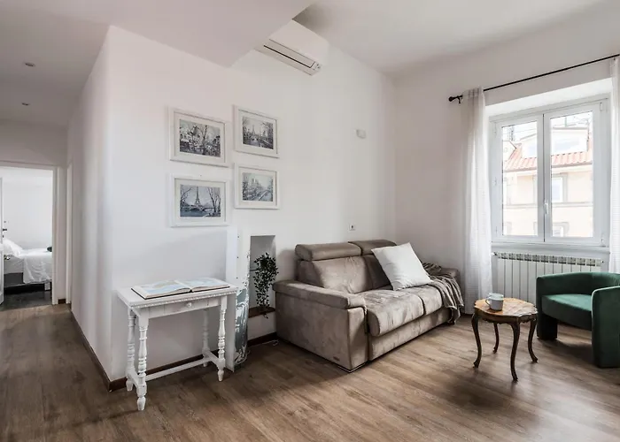 The Rent - Spacious Multi-room On Via Cavour Lägenhet Rom